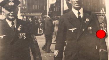 Preview: altes Foto - zwei Offiziere Kyffhäuserbund ? bei Feierlichkeit - Fahnen